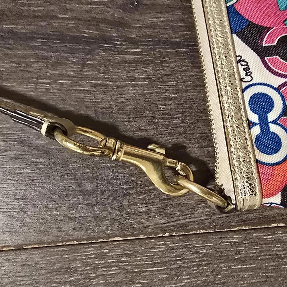 *SOLD*Coach Poppy Multicolor Wristlet Clutch - Picture 4 of 9